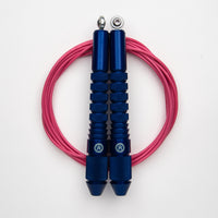 Corde à sauter bleu avec câble enrobé rose
