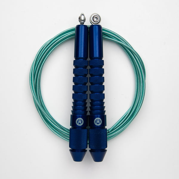 Corde à sauter bleu avec câble enrobé vert