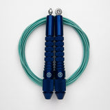 Corde à sauter bleu avec câble enrobé vert