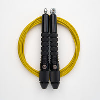 Corde à sauter noire avec câble enrobé jaune