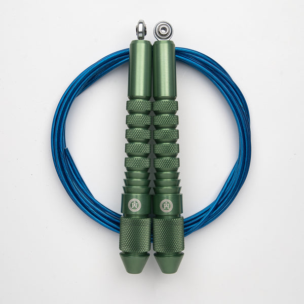 Corde à sauter verte avec câble enrobé bleu