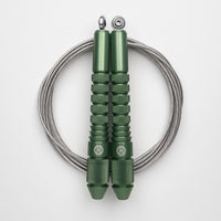 Corde à sauter verte avec câble enrobé clair