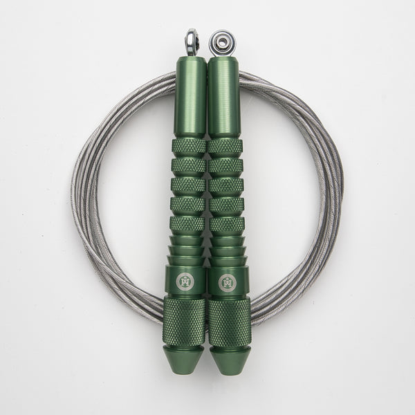 Corde à sauter verte avec câble enrobé clair