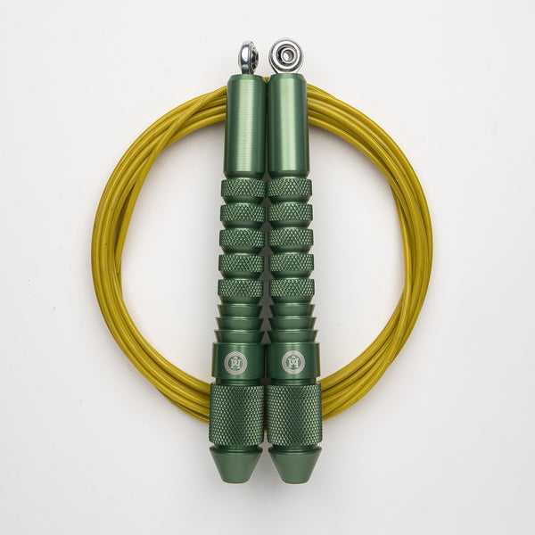 Corde à sauter verte avec câble enrobé jaune